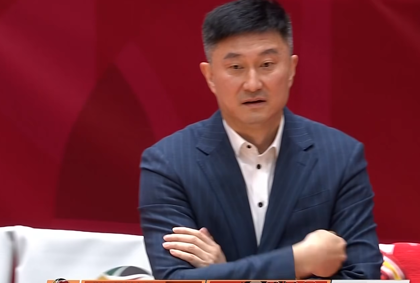 开云体育在线入口-CBA惨案！广东狂输上海40分，杜锋被钉耻辱柱，徐杰胡明轩16中1