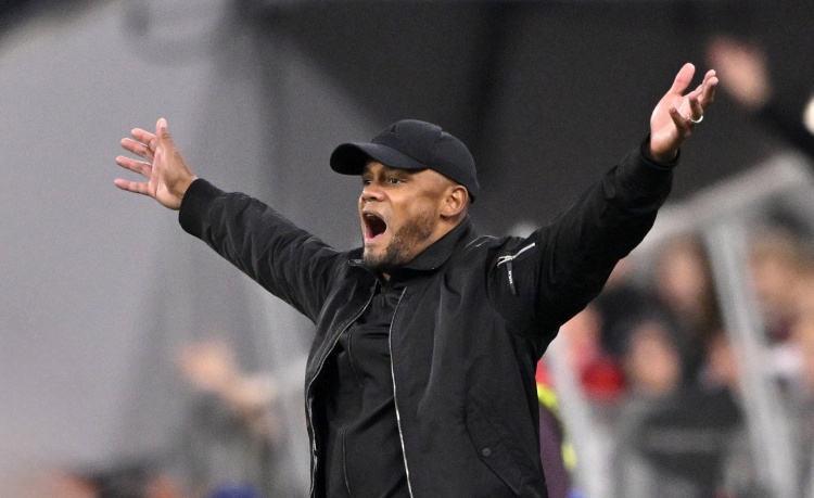 开云体育在线-孔帕尼：由于名字和肤色，我们必须付出双倍的努力才能找到工作